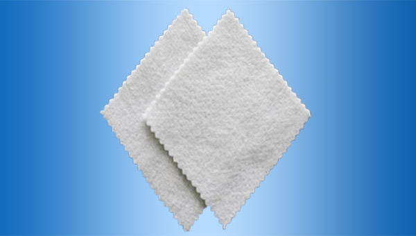 采用土工布作坝体反滤的工程效果